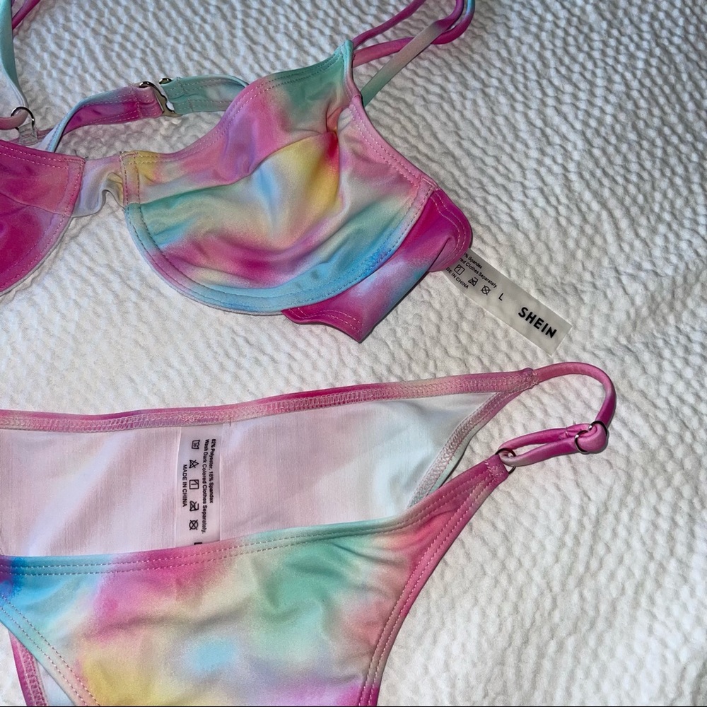 Colorful bikini set 🏝 - Picture 2 of 6